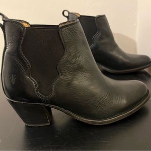 Frye black leather heeled boots- Jackie Gore Stitching Bootie women’s 6